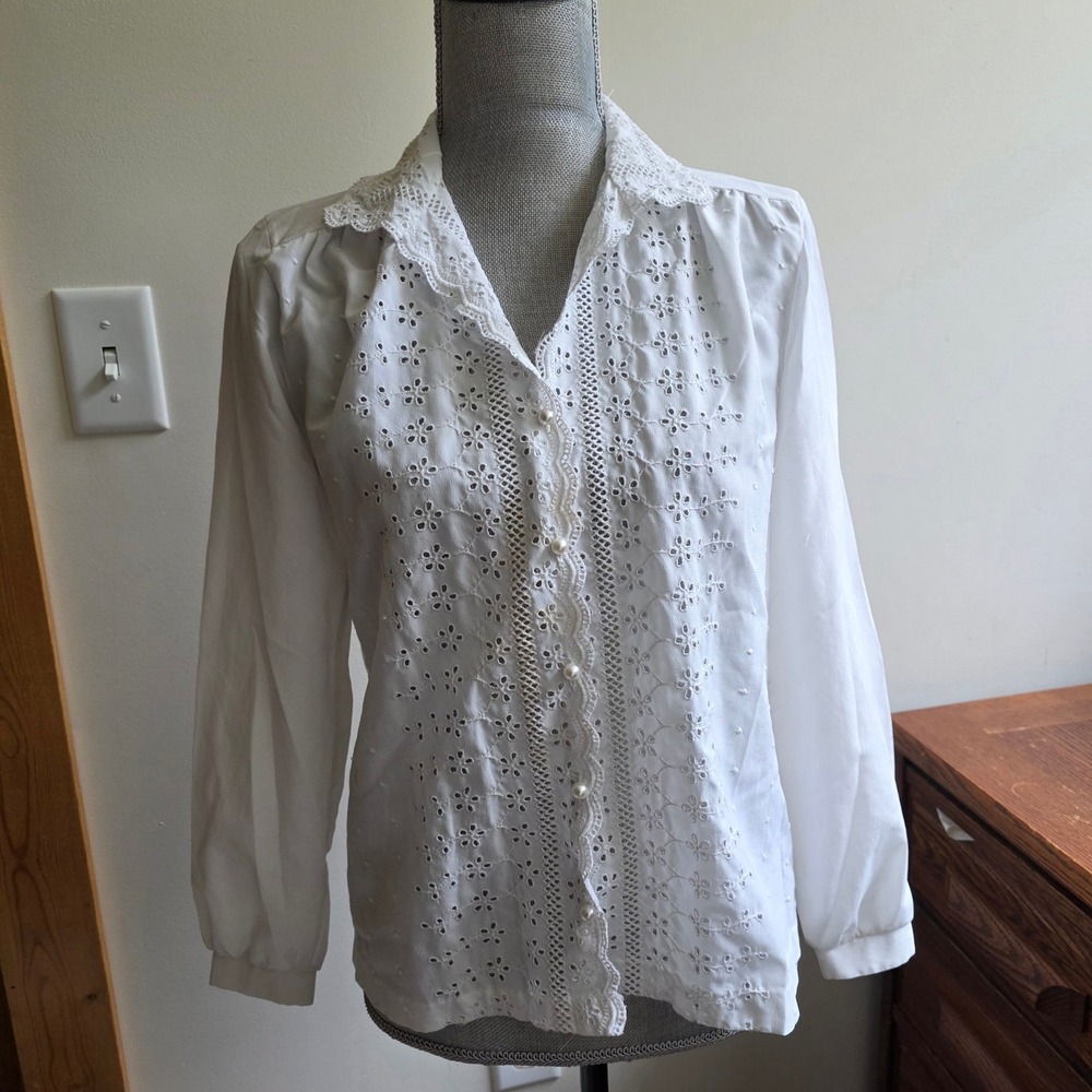 Vintage Union Made White Eyelet Lace Blouse Coquette Pearl Button Top USA Made - Picture 2 of 10